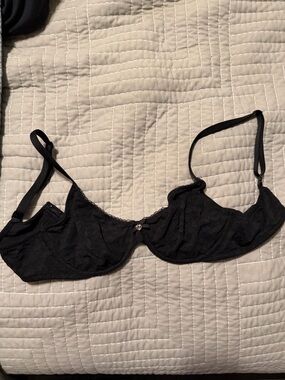 Like New Black Lace Underwire Bra Intimates Victoria Secret 36C